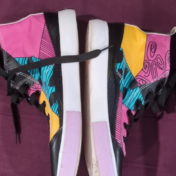 Colorful High-Top Sneakers with Web Design - Picture 2 of 5